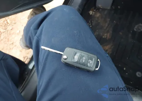 2013 Volkswagen Passat 2.5L Se z USA, uszkodzony, nr VIN 1VWBP7A37DC096071